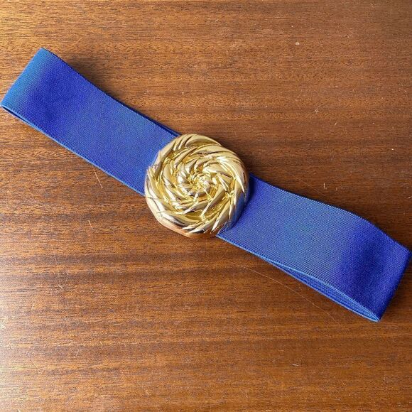 Vintage Deadstock 1985 Pearl Blue Elastic Belt w/ Large Golden Metal Pinwheel Bu - Picture 1 of 6